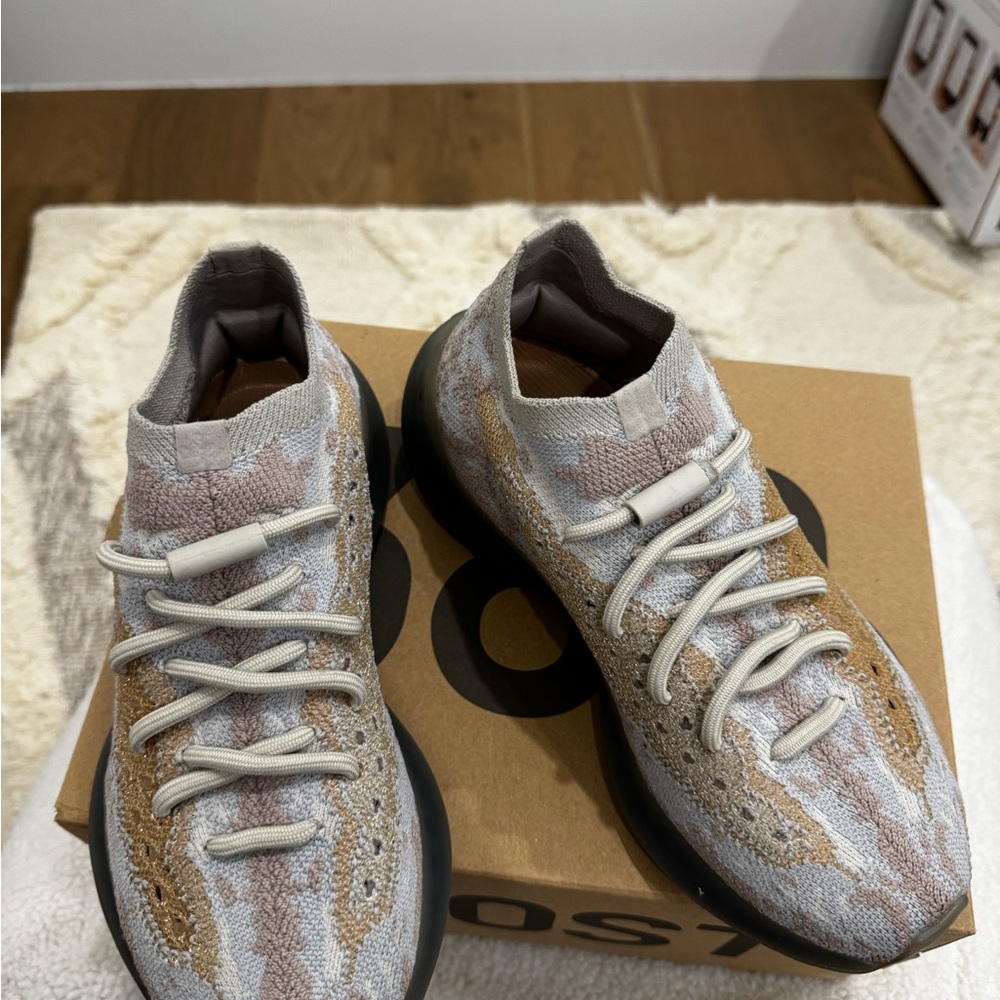 Yeezy Boost - image 3